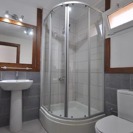 Villa Sleeps 5 With Pool And Air Con Gumusluk