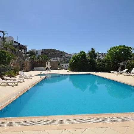 Sleeps 5 With Pool And Air Con Gumusluk