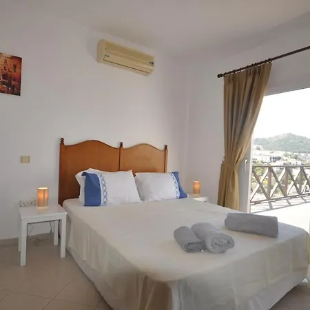 Sleeps 5 With Pool And Air Con Villa Gumusluk