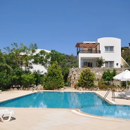 Sleeps 5 With Pool And Air Con Villa Gumusluk